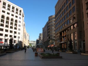 Jerevanská Severní Avenue - pěší zóna s butiky, restauracemi a kavárnami