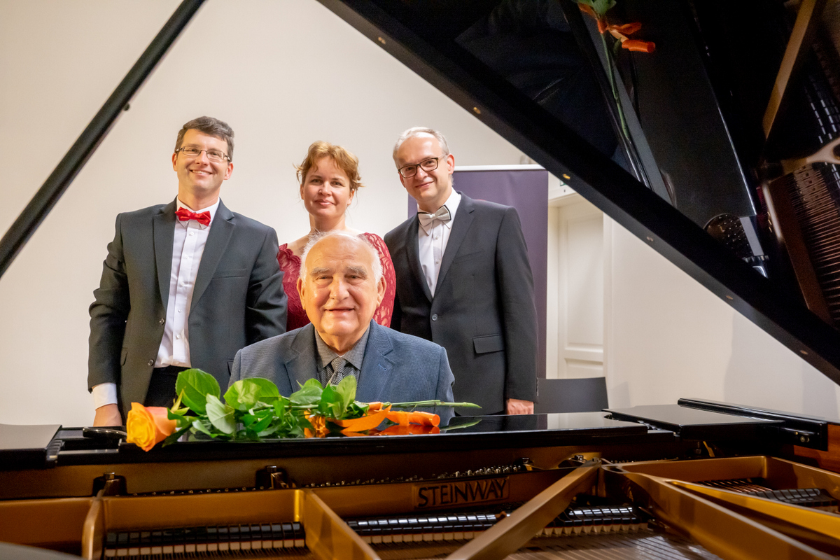 Pozvánka ke zhlédnutí záznamu klavírního koncertu k&nbsp;poctě Rudolfa Bernatíka