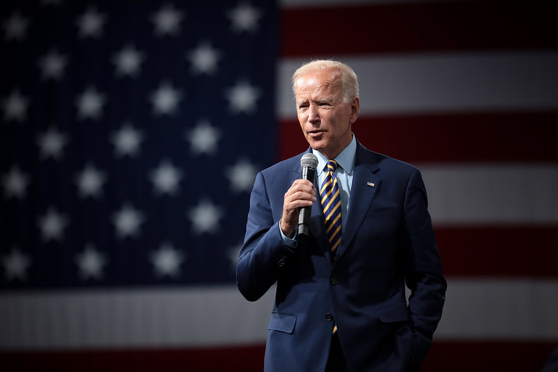 Joe Biden převzal otěže. Povede se mu ukočírovat splašenou Ameriku?