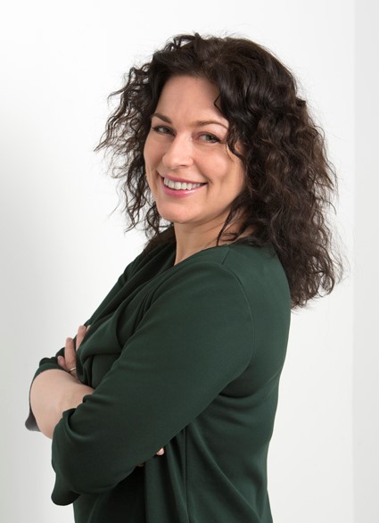 Současné trendy v&nbsp;grafickém designu? Musí být lesklý a&nbsp;nečitelný, žertuje Justyna Lauer