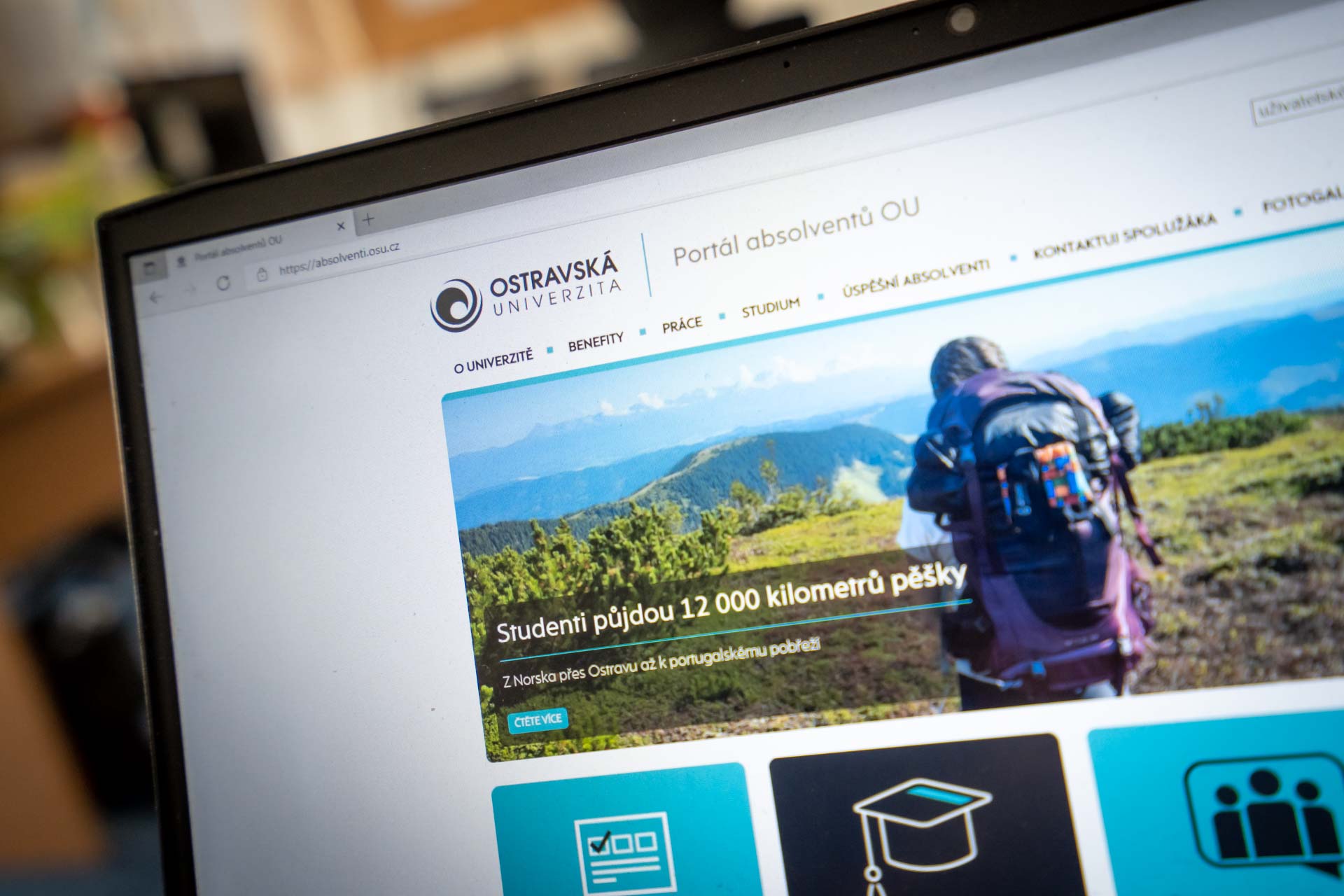 Zůstaňte s&nbsp;univerzitou v&nbsp;kontaktu i&nbsp;po&nbsp;státnicích!