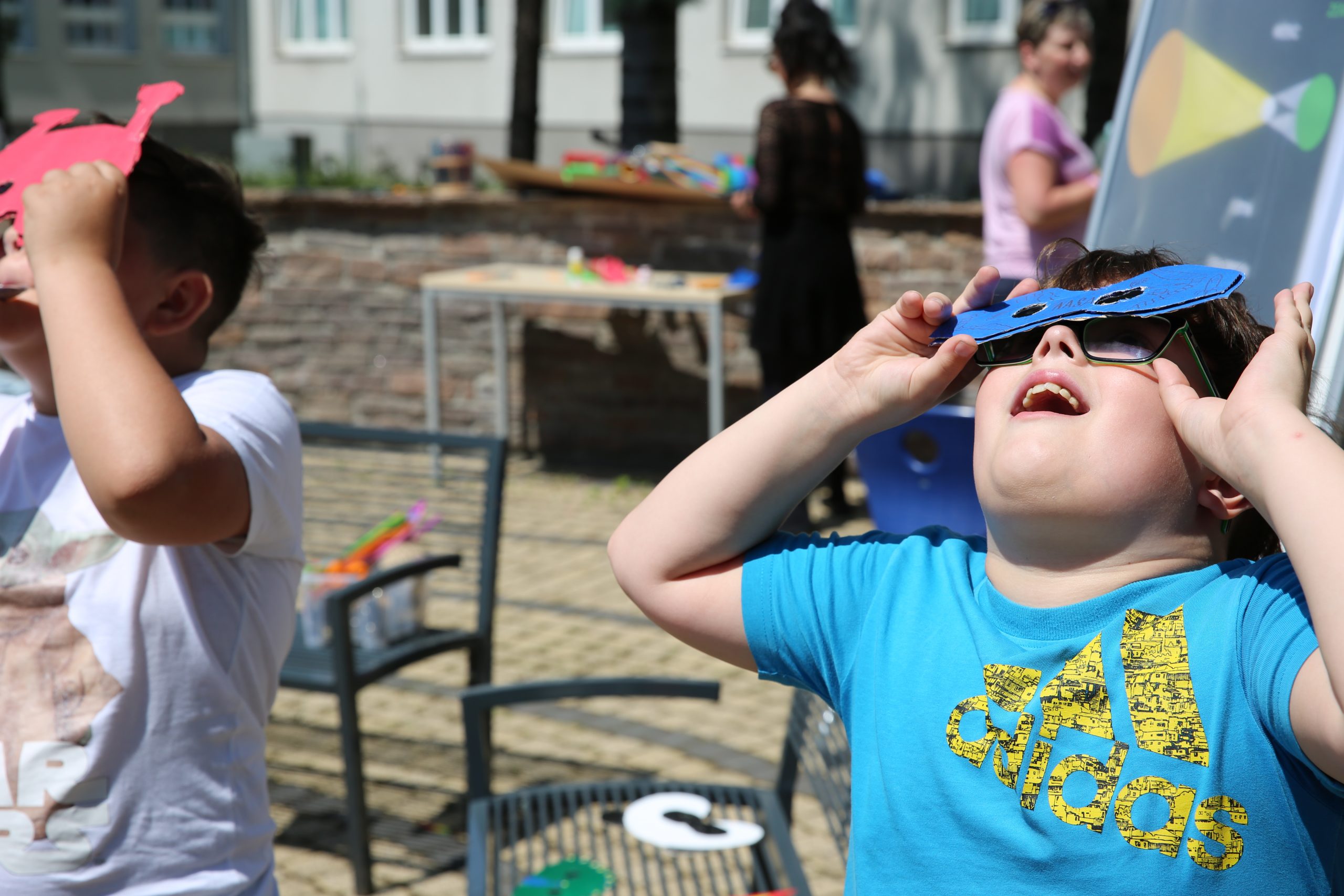 Pozorování zatmění Slunce: 10 z&nbsp;10 dětí se nám podařilo nadchnout pro vědu