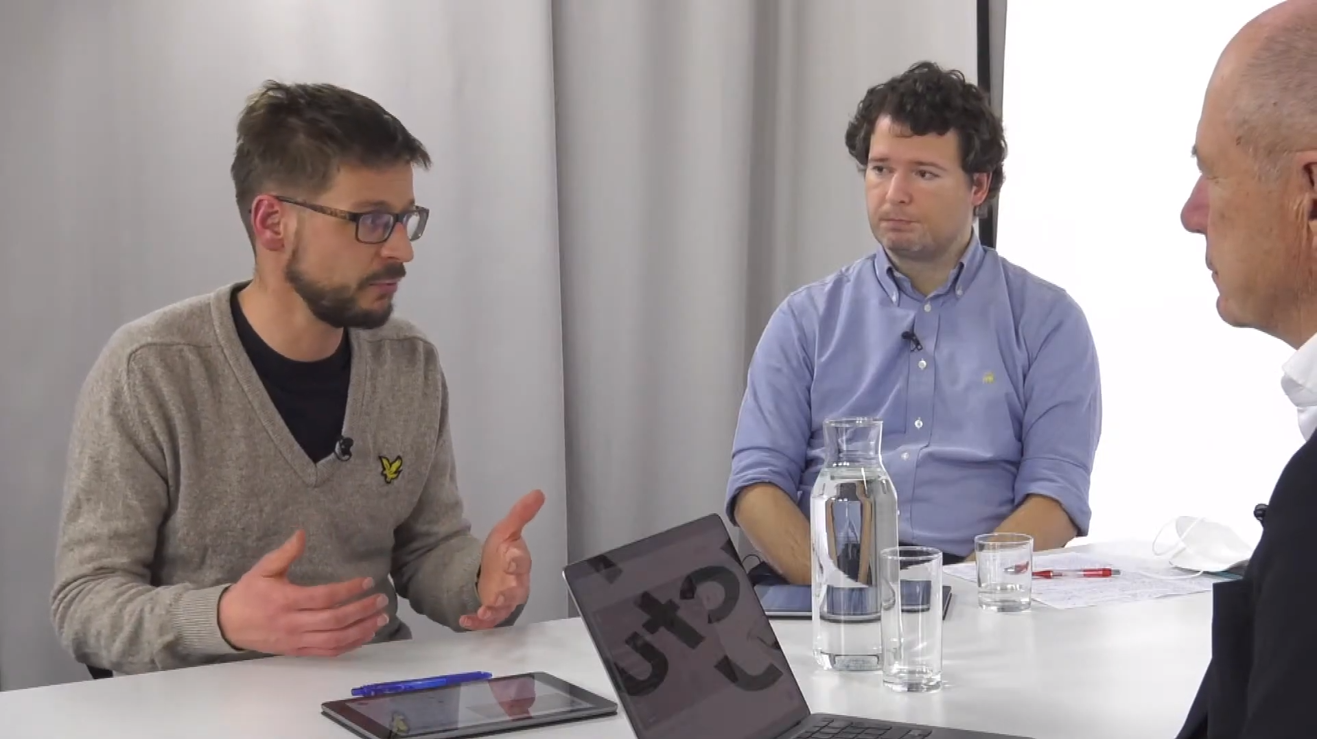 Intepretace dějin se časem proměňuje, shodli se odborníci. Pusťte si záznam FactumOU