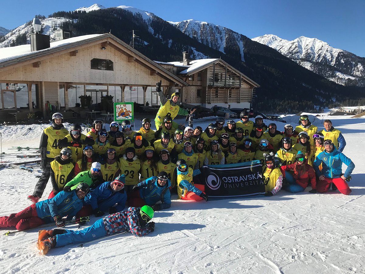 Petr Kutáč a&nbsp;Eliška Chrástecká o&nbsp;lyžařských kurzech, které připravují vysokoškolští studenti pro školáky