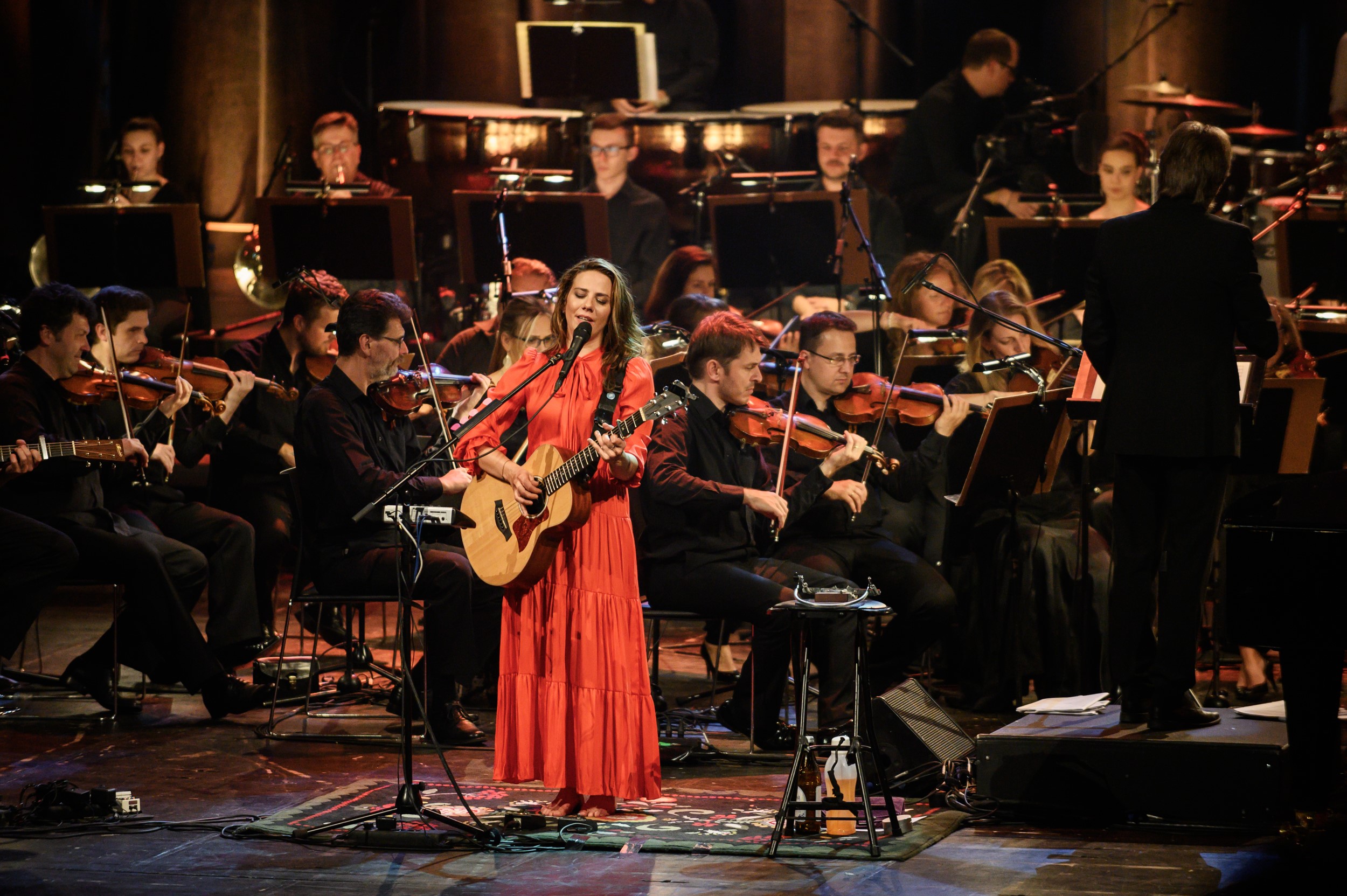 Modlitba pro Martu v&nbsp;podání Anety Langerové s&nbsp;orchestrem JFO. Benefiční koncert pro Ukrajinu v&nbsp;Gongu