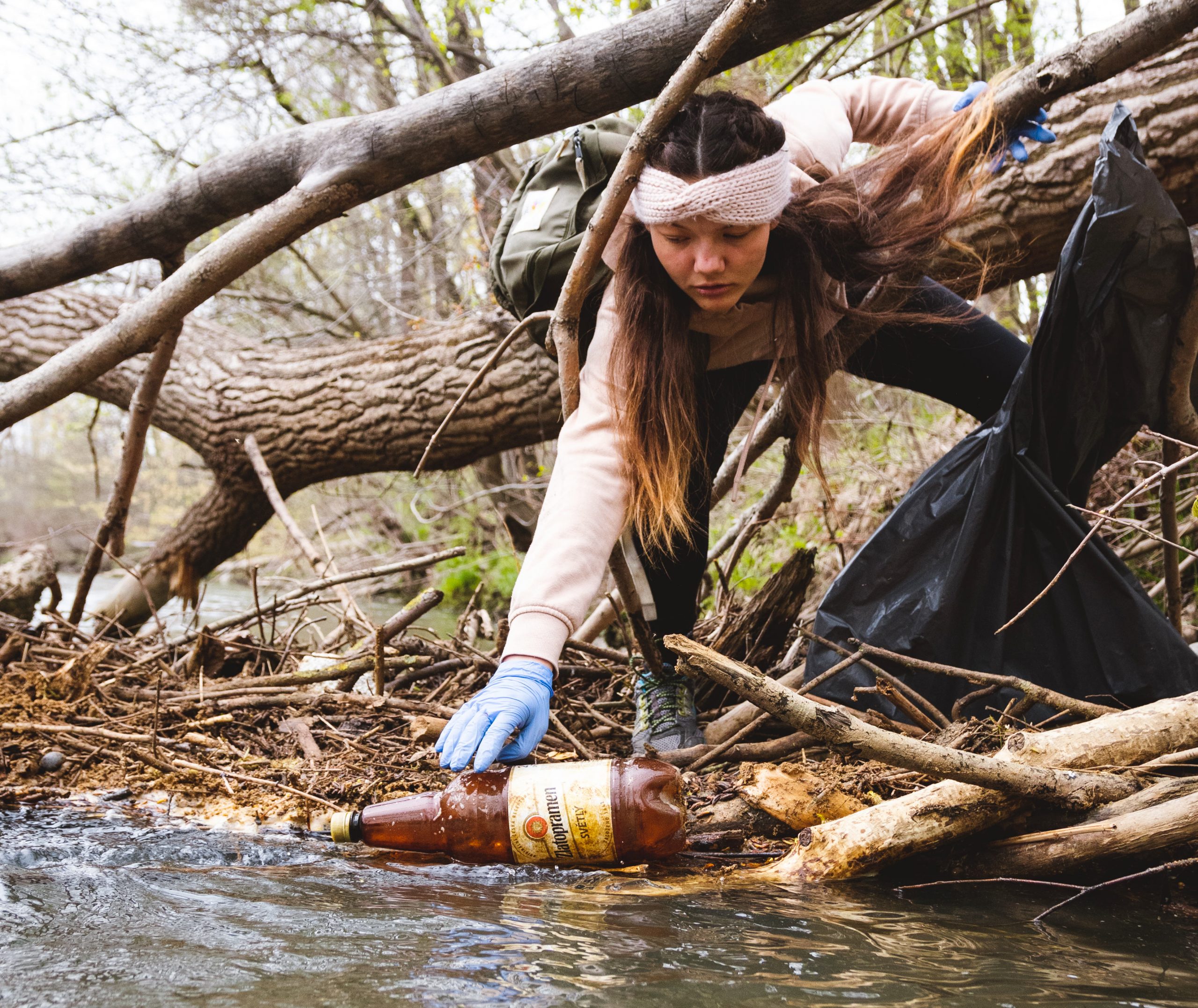 Meandrující Lučina odhalila své krásy i&nbsp;černé skládky