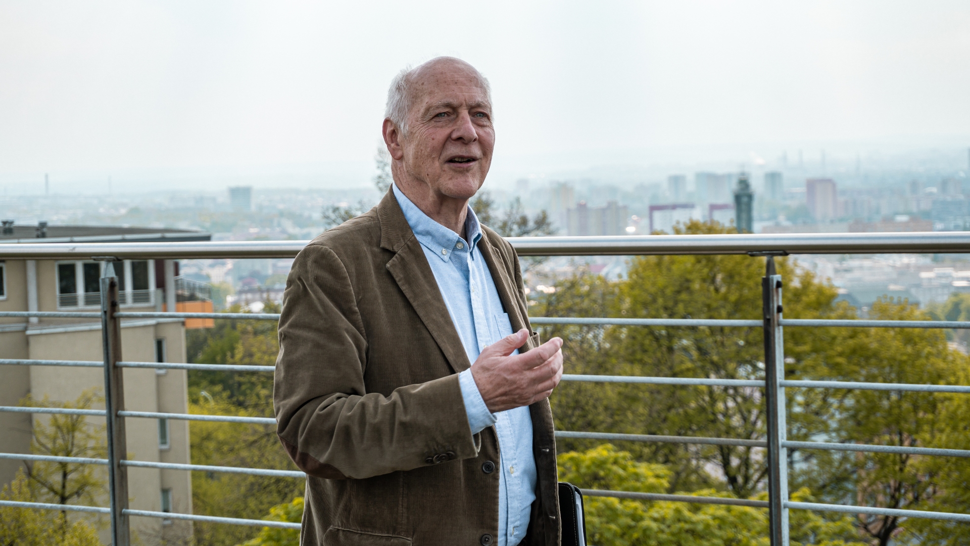 The UO opens the Jacques Rupnik study room. The world-famous political scientist himself has contributed with his book collection