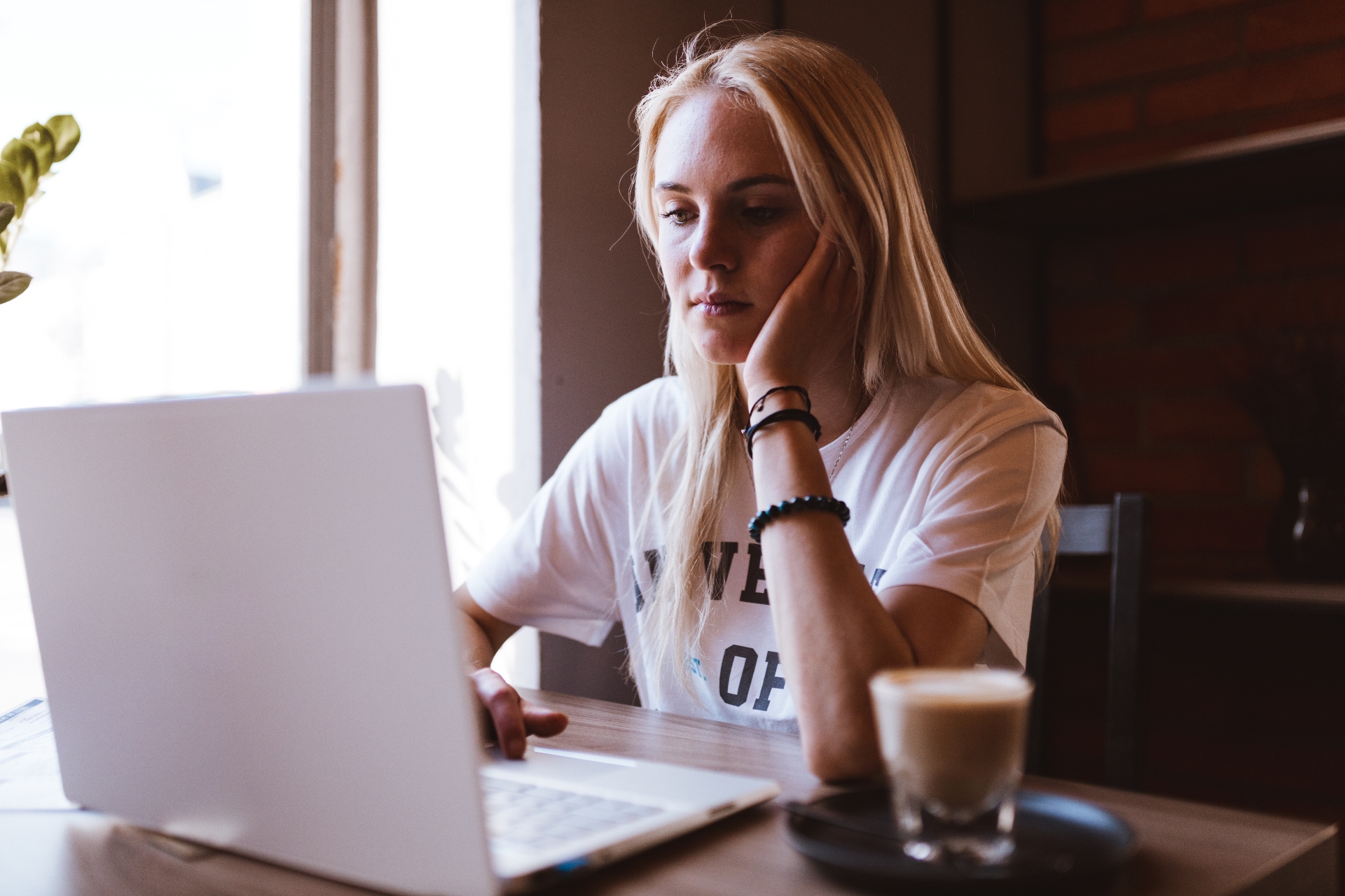 Jak se chovat bezpečně v&nbsp;online světě? |Díl 3.| Dvakrát měř, jednou klikni