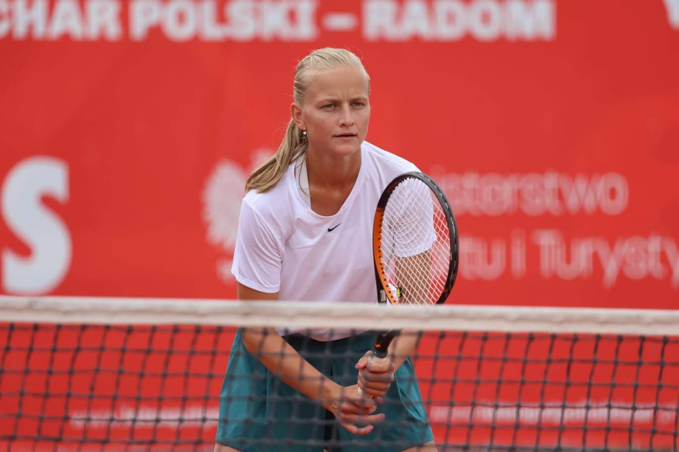 Mým snem je živit se tenisem a&nbsp;zahrát si Wimbledon, říká tenistka a&nbsp;studentka Karolína Kubáňová