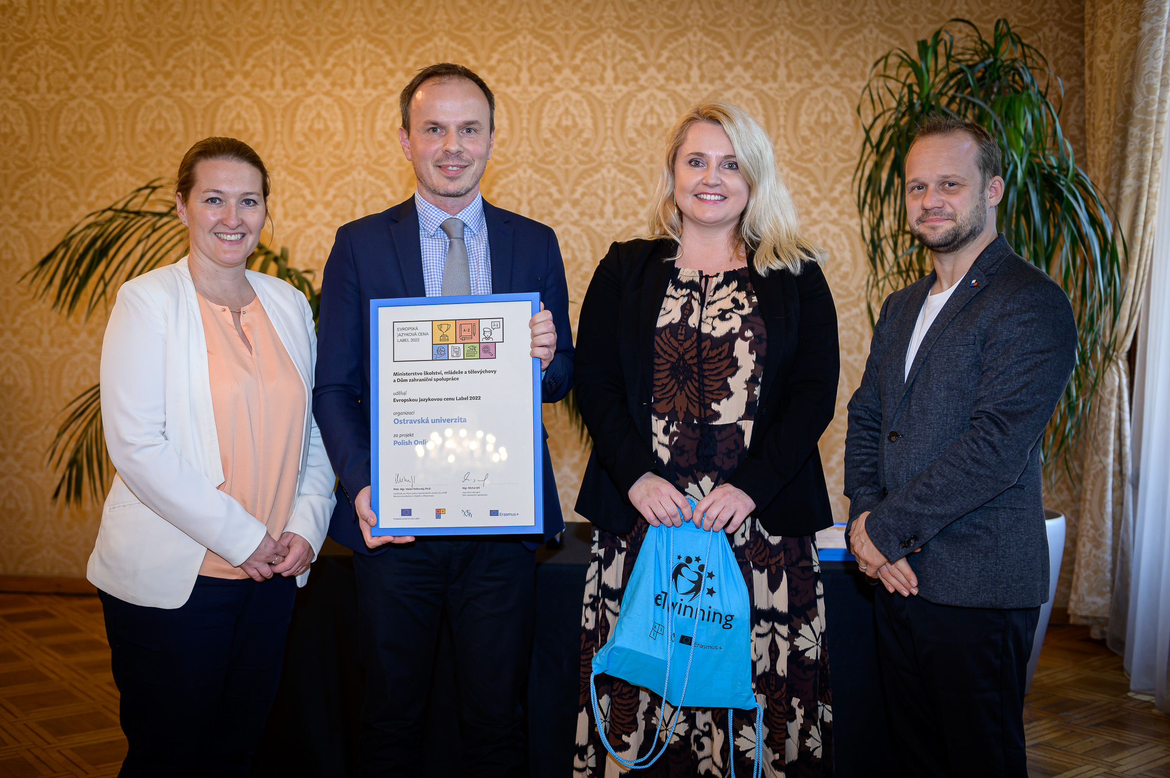 Na „Ostravské“ se daří inovativním projektům. Prestižní evropské ocenění si tentokrát převzala ostravská polonistika