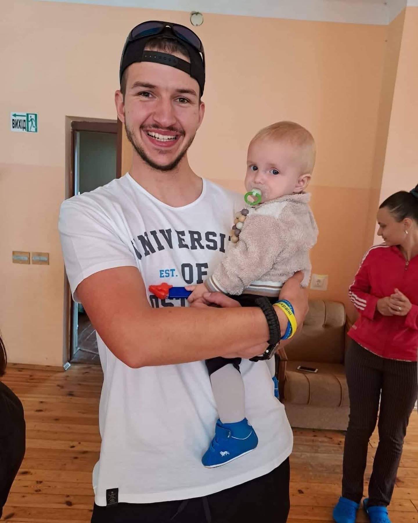 OU@live naživo: Na cestě pomoci Ukrajině s&nbsp;Vojtou Pomikálkem ve čtvrtek 24.&nbsp;listopadu