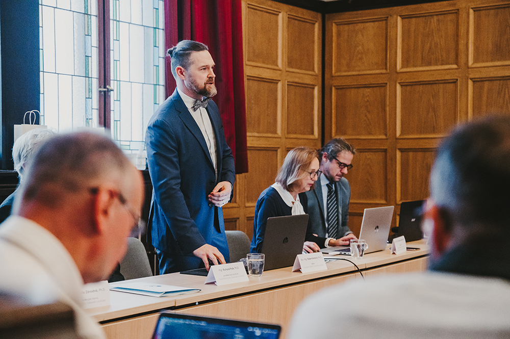 Filozofickým fakultám hrozí rušení některých oborů. Nebudou vyučující