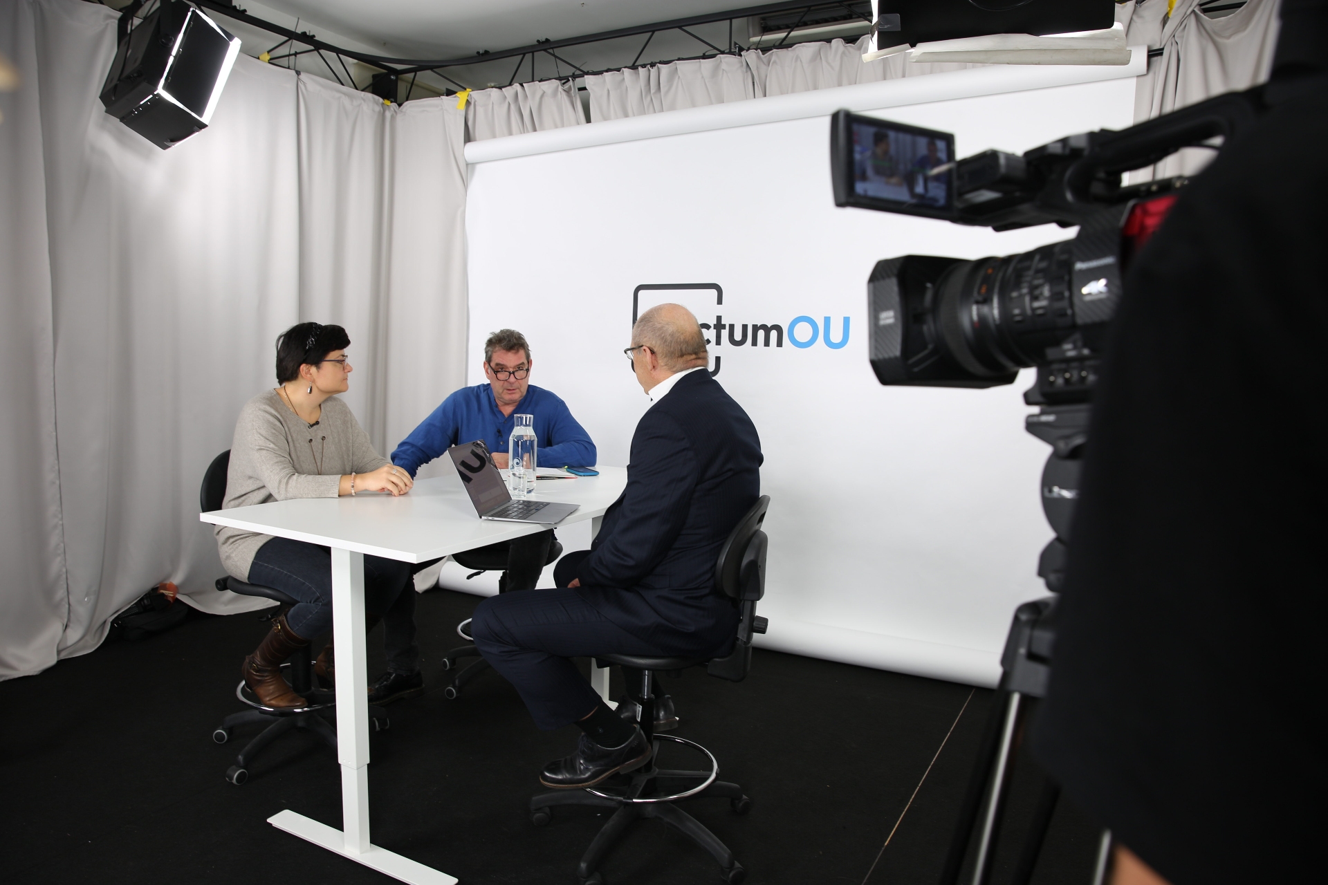 Twitter a&nbsp;Facebook jsou dnes válečnou zónou. Sledujte záznam FactumOU