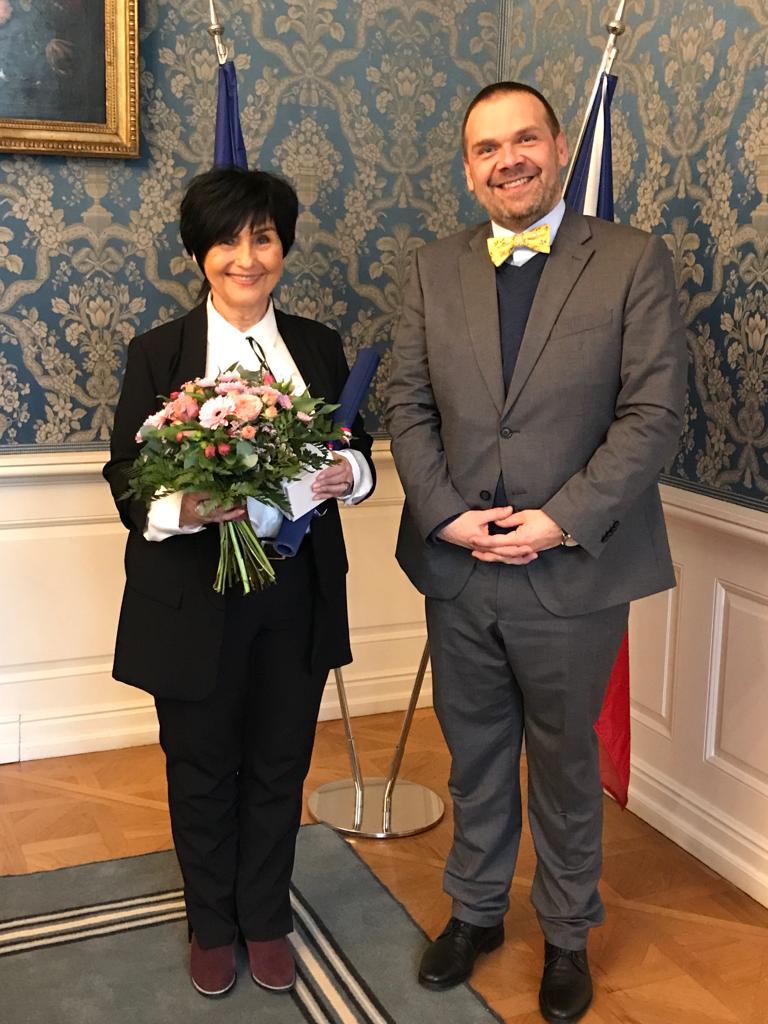 Medaili Artis Bohemiae Amicis převzala z&nbsp;rukou ministra kultury prof. Svatava Urbanová
