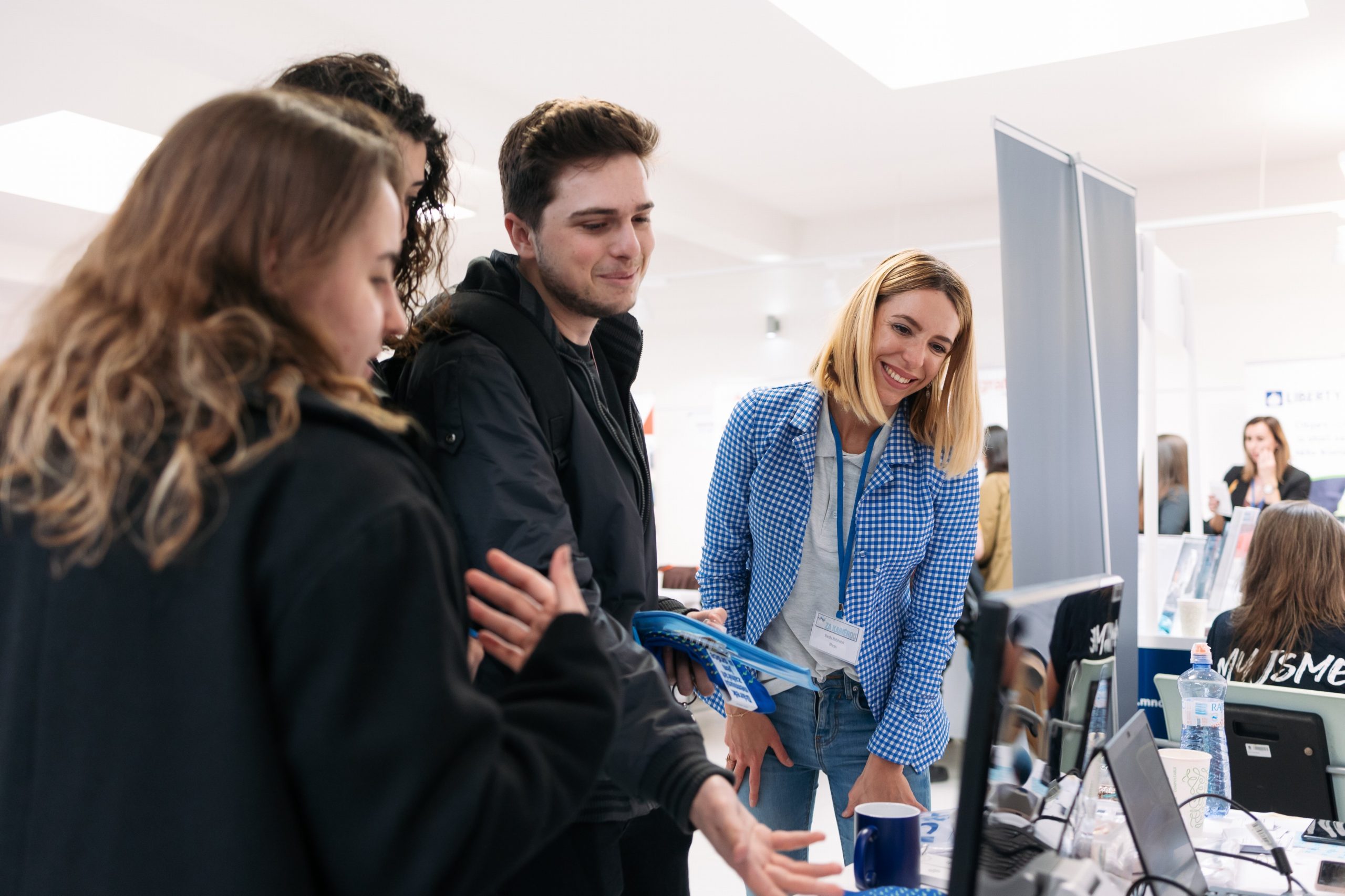 Inspirativní přednášky, praktické workshopy a&nbsp;desítky potenciálních zaměstnavatelů –⁠⁠⁠⁠⁠⁠⁠⁠⁠⁠⁠⁠⁠⁠ kariérní festival klepe na dveře, buďte u&nbsp;toho taky