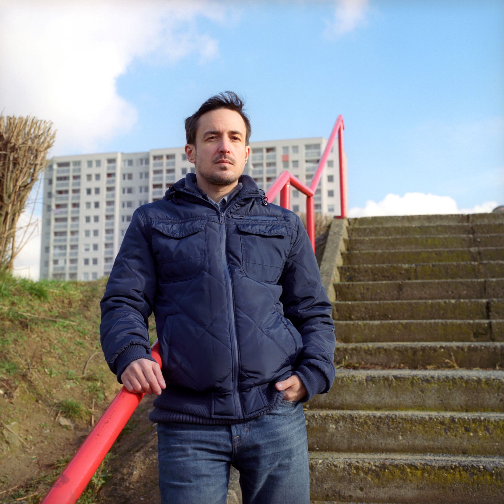 „Přetrvává přesvědčení, že by ženy měly zůstávat doma s&nbsp;dětmi, zatímco muži mají vydělávat peníze,“ říká Karel Pavlica z&nbsp;Fakulty sociálních studií