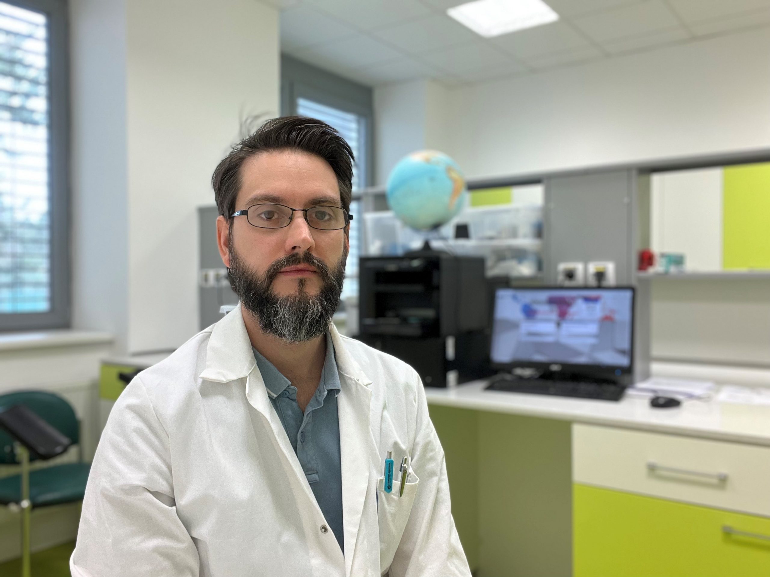 „Otevřít vlastní očkovací centrum byla výzva,“ říká vedoucí sdílených laboratoří ostravské lékařské fakulty Filip Chadžijski