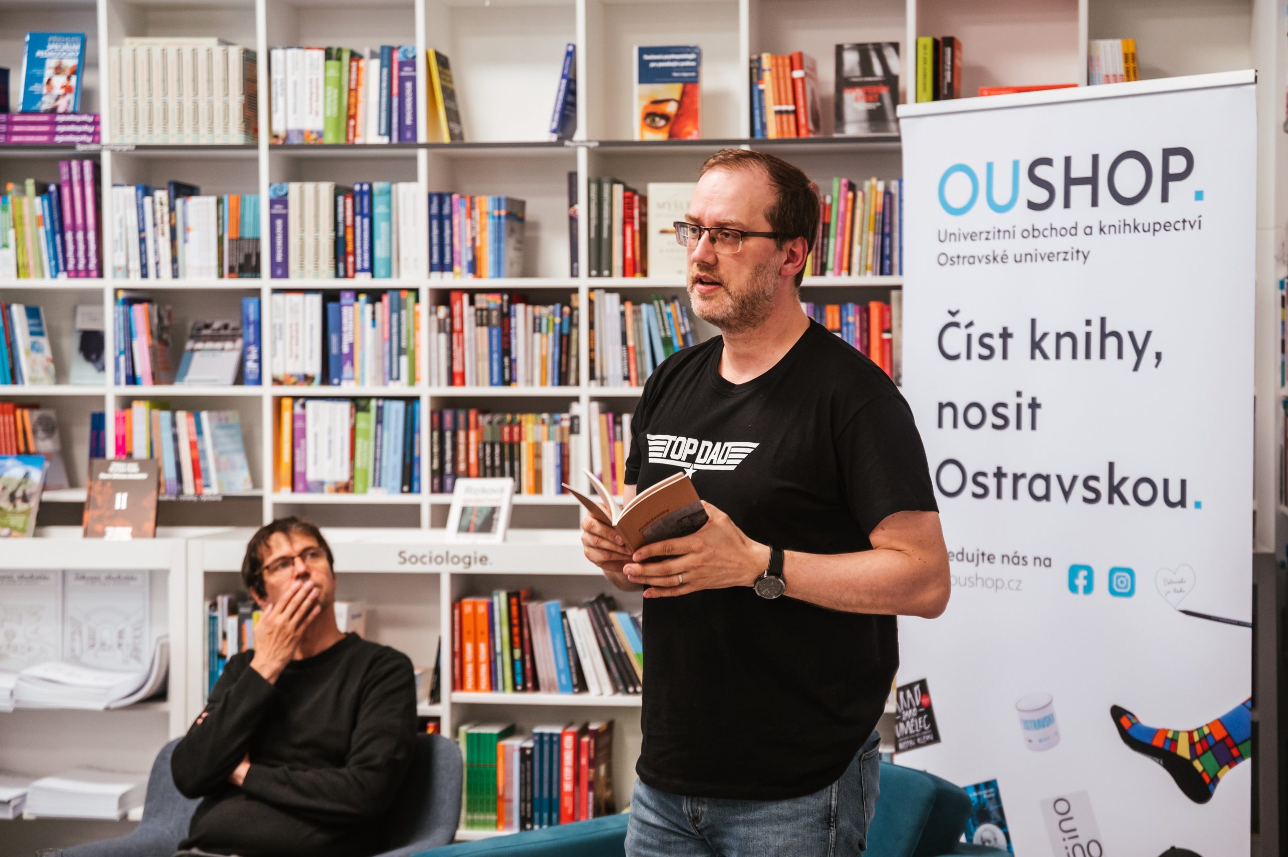 Besedy, křest a&nbsp;neobvyklá setkání. OUshop v&nbsp;květnu hostil sérii zajímavých událostí