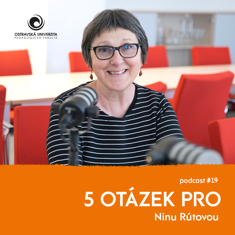 Podcast 5 otázek PRO: „Otevíráme bezpečně témata, která ve škole nejsou běžná,” říká lektorka kritického myšlení Nina Rútová
