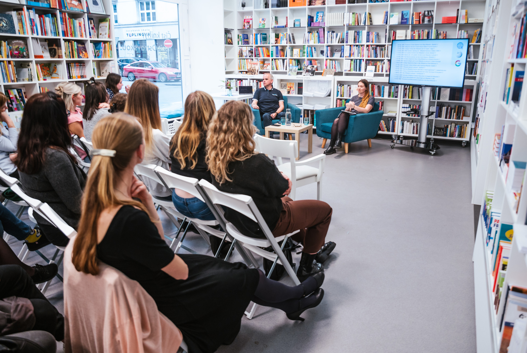 Evropské volby 2024: Proč mladí lidé nechodí k volbám a&nbsp;jakou roli hraje TikTok? Diskutujte ve čtvrtek 16.&nbsp;května