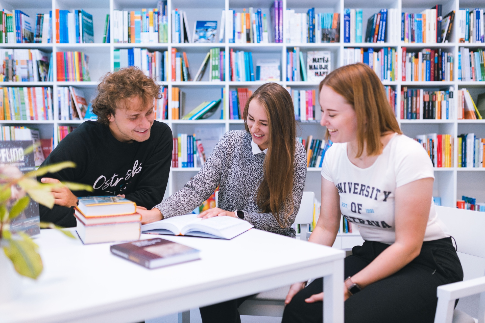 Chcete trávit čas smysluplně? Začněte s&nbsp;námi psát pro OU@live!