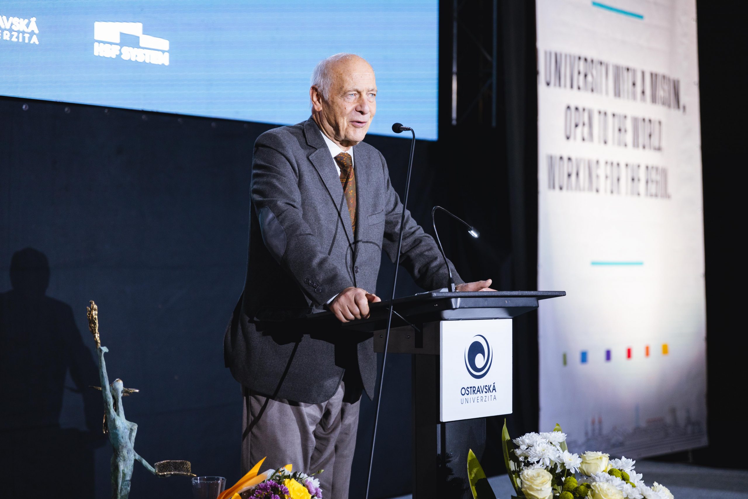 Na Akademickém dni byli oceněni vědci i&nbsp;studenti. Mimořádné ocenění převzal Jacques Rupnik