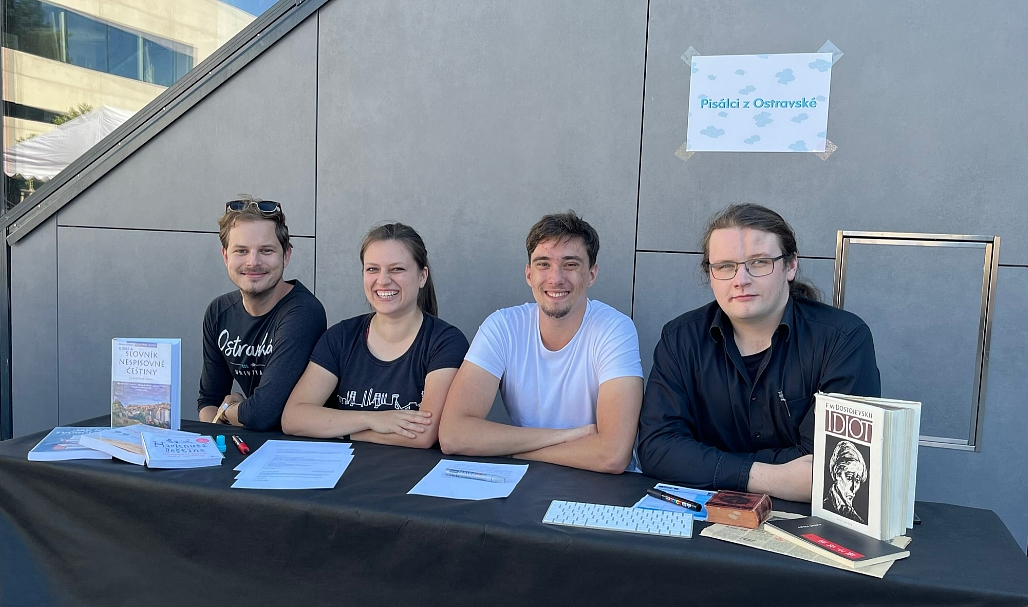 Kdo stojí za články psanými pohledem studentů? Nový studentský klub Pisálci z&nbsp;Ostravské!