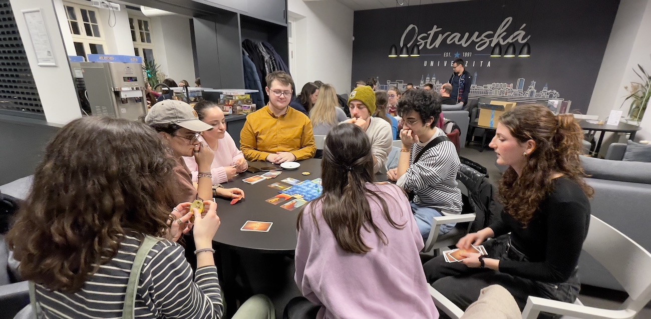 Hoď si kostkou s&nbsp;Kostkou! Naberte síly se studentským klubem Kostka i&nbsp;v&nbsp;letním semestru