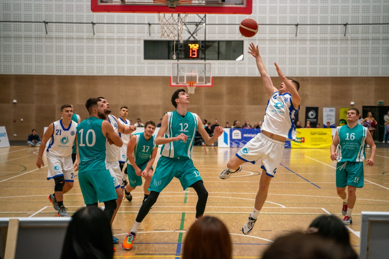 Ani na domácí půdě se basketbalistům Ostravské univerzity nezadařilo. Podlehli týmu VŠB-TUO 79:92