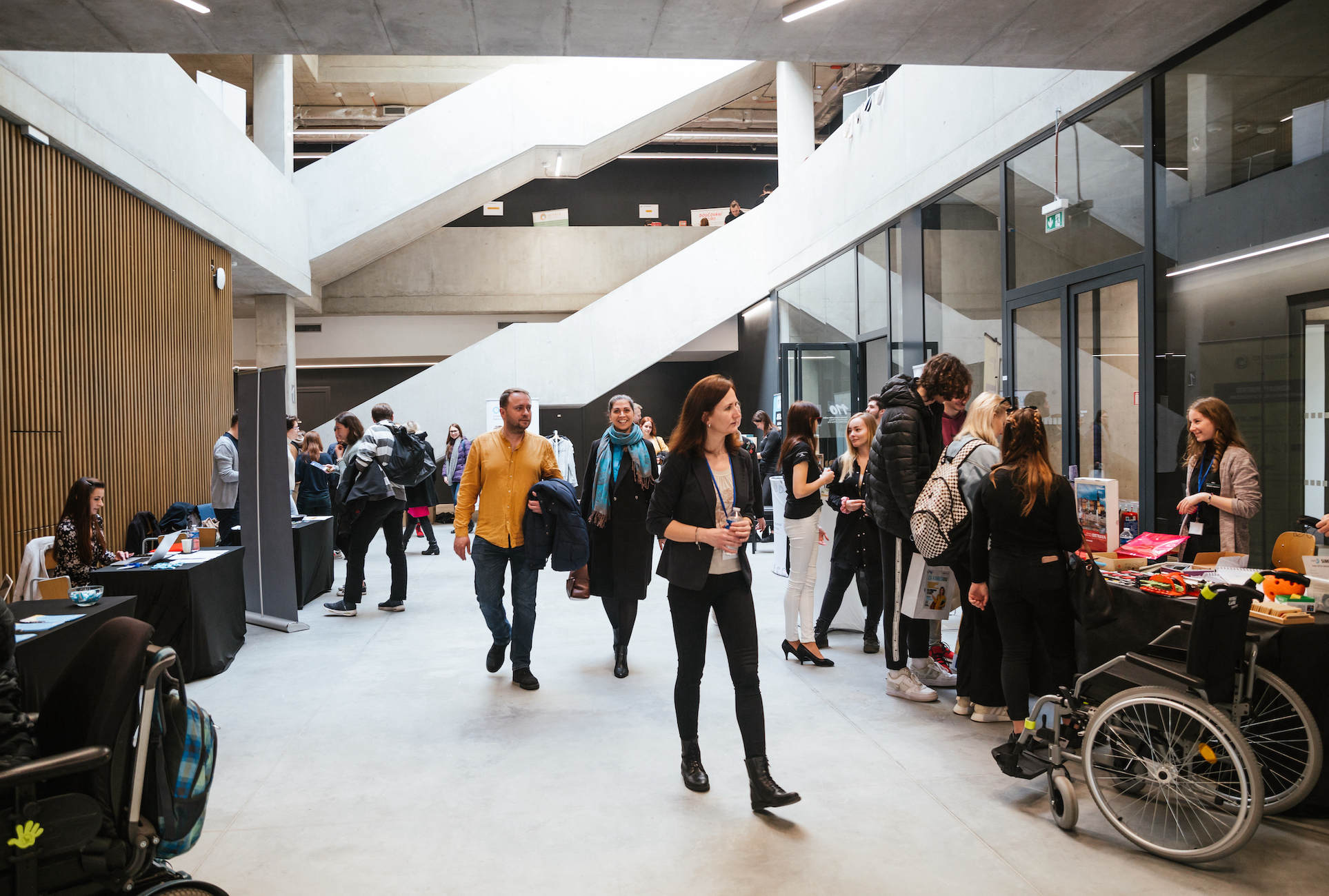Kariéru, brigádu nebo trainee programy napříč obory najdete na festivalu Za kariérOU. Už 24.&nbsp;dubna v&nbsp;City Campusu OU