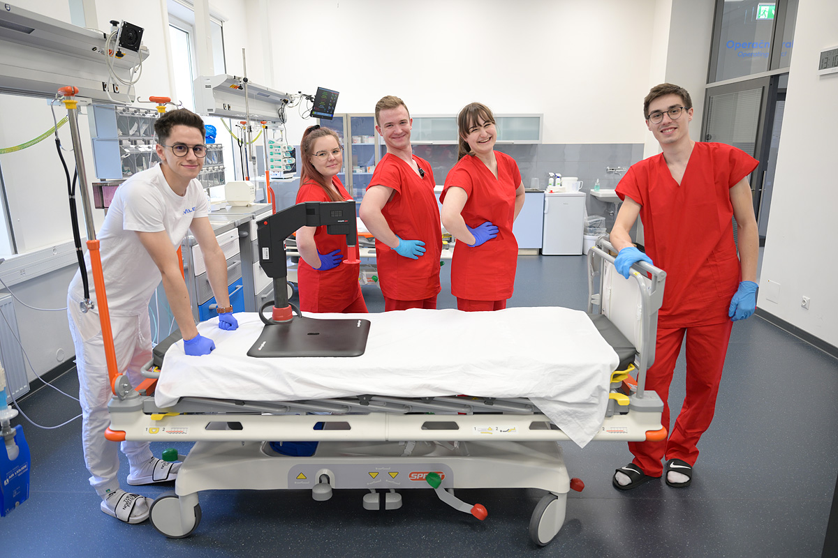 „Jsem moc rád, že jsem se na ostravskou lékařskou fakultu dostal,“ říká budoucí zdravotnický záchranář Adam Štelar