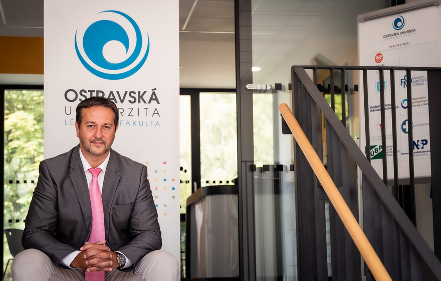 Akademický senát LF OU doporučuje rektorovi Ostravské univerzity, aby Lékařskou fakultu i&nbsp;nadále vedl Rastislav Maďar