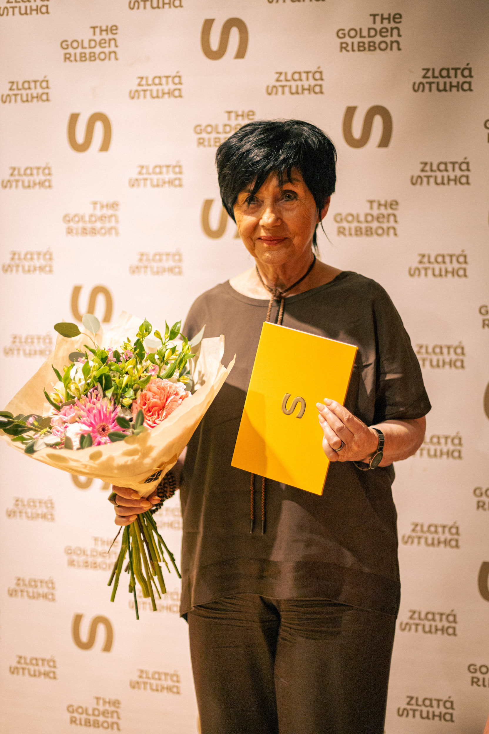 Profesorka Svatava Urbanová z&nbsp;Filozofické fakulty OU převzala ocenění Zlatá stuha
