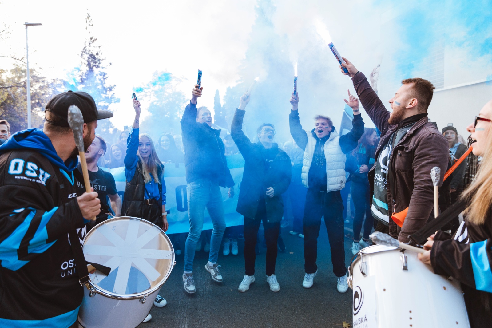 Ostravské hokejové derby 2024 se blíží. Pořiďte si dres z&nbsp;limitované edice v&nbsp;OUshopu a&nbsp;vydejte se na pochod od Lékařské fakulty