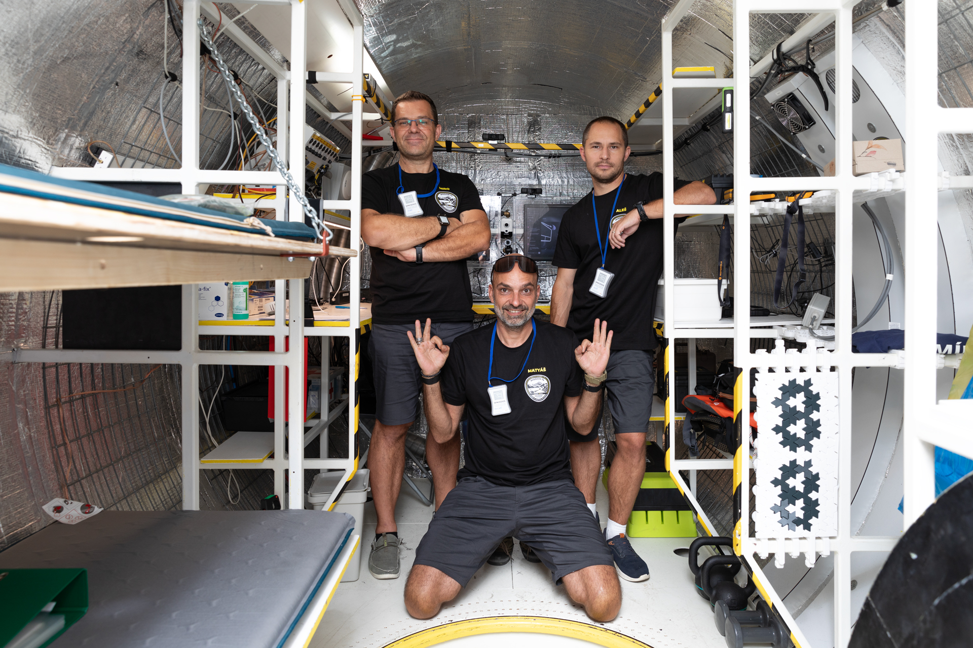 Jak vypadá simulovaná vesmírná mise a&nbsp;co na ní zažijete popsal Miroslav Rozložník z&nbsp;Lékařské fakulty OU