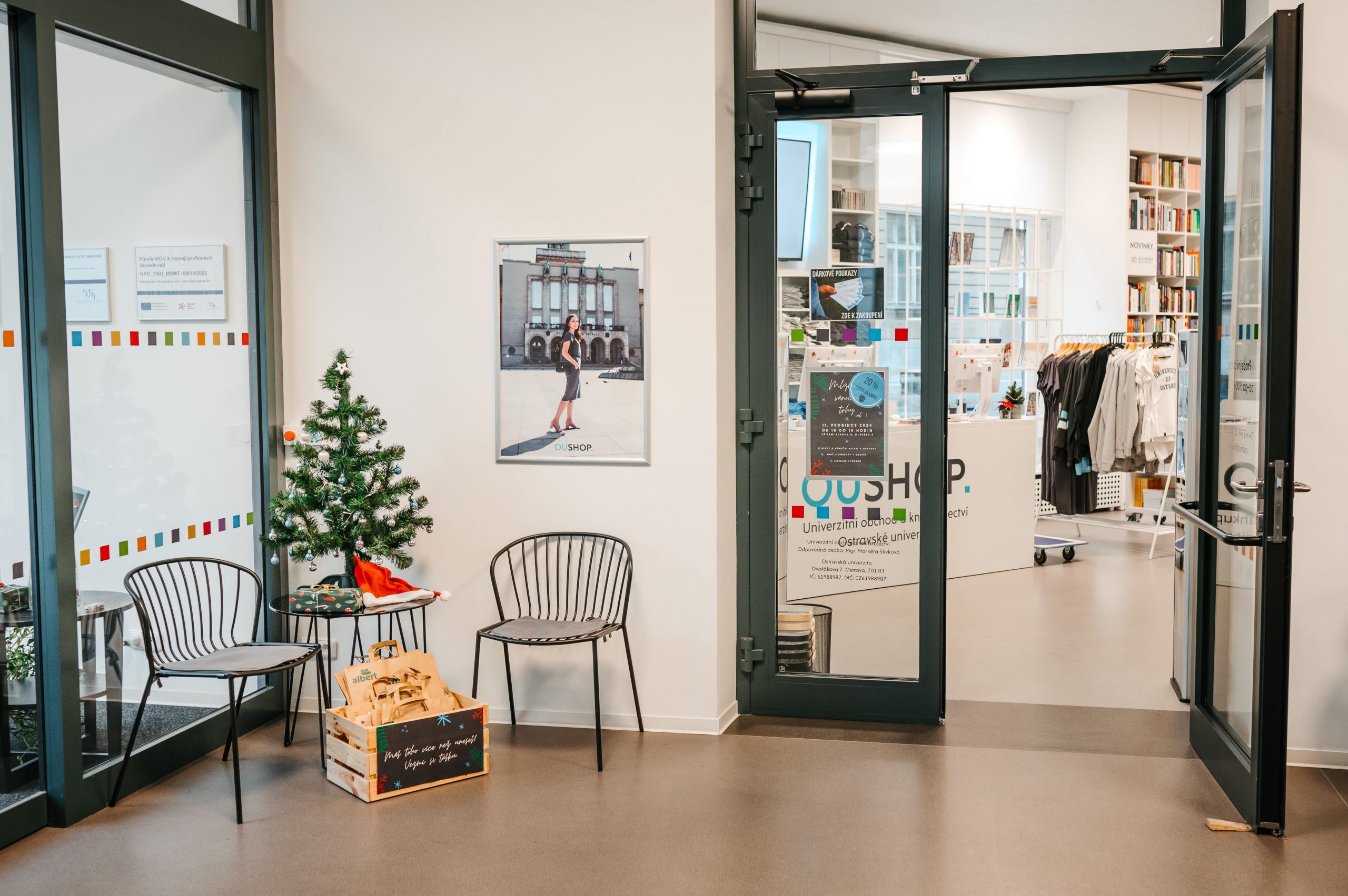 Zapomeňte na předvánoční chaos. V&nbsp;OUshopu vyřešíte dárky pro celou rodinu raz dva