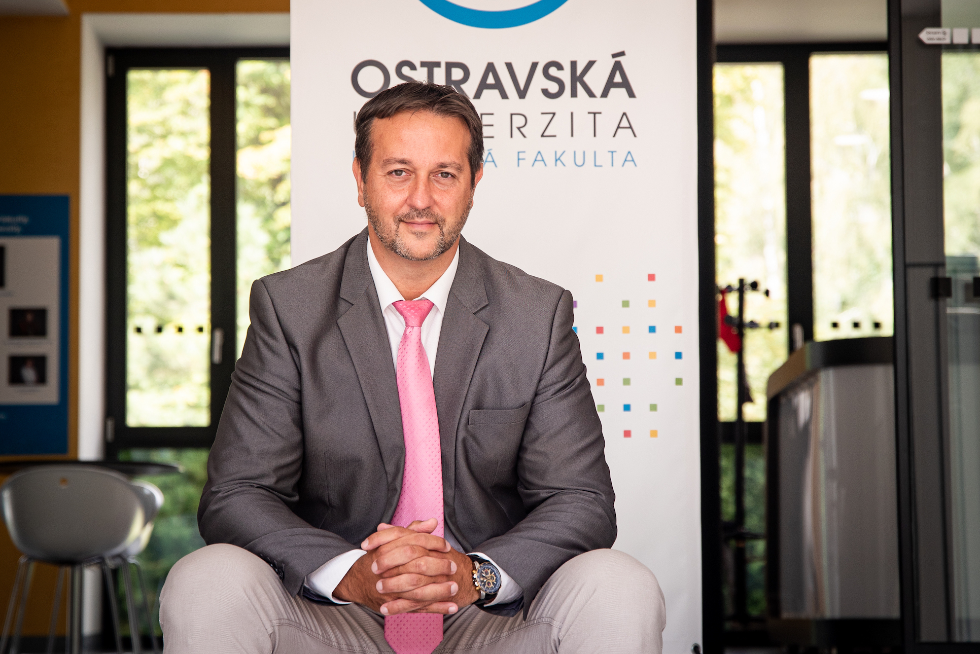 Na Mlýně s&nbsp;Rastislavem Maďarem: Od humanitárních misí k&nbsp;léčbě fakulty