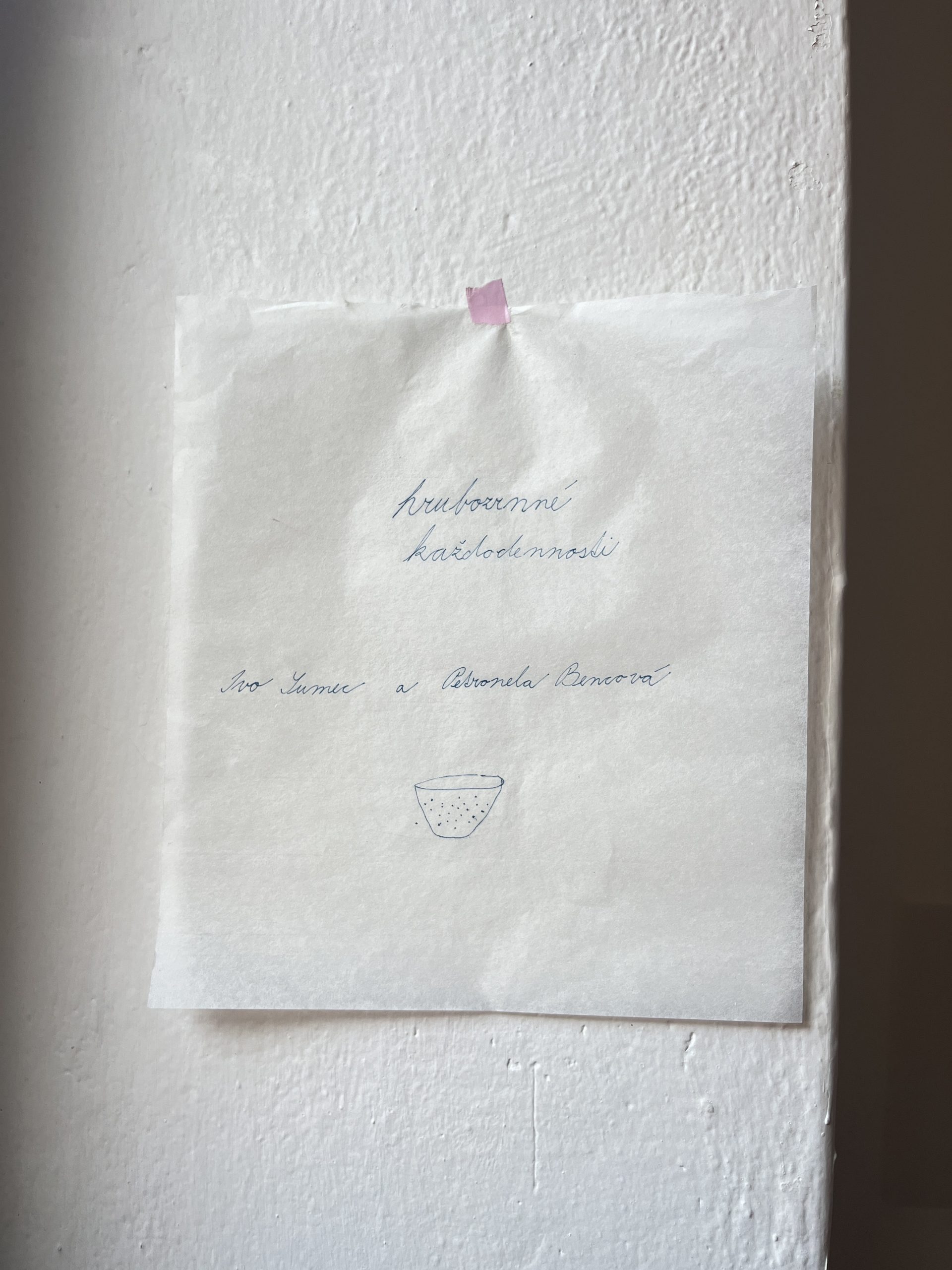 Pedagogická fakulta zve na výstavu Hrubozrnné každodennosti