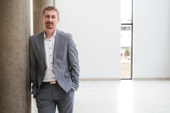 Probíhajícím hodnocením univerzity se mimo jiné věnuje rozhovor s proděkanem Martinem Štěpničkou