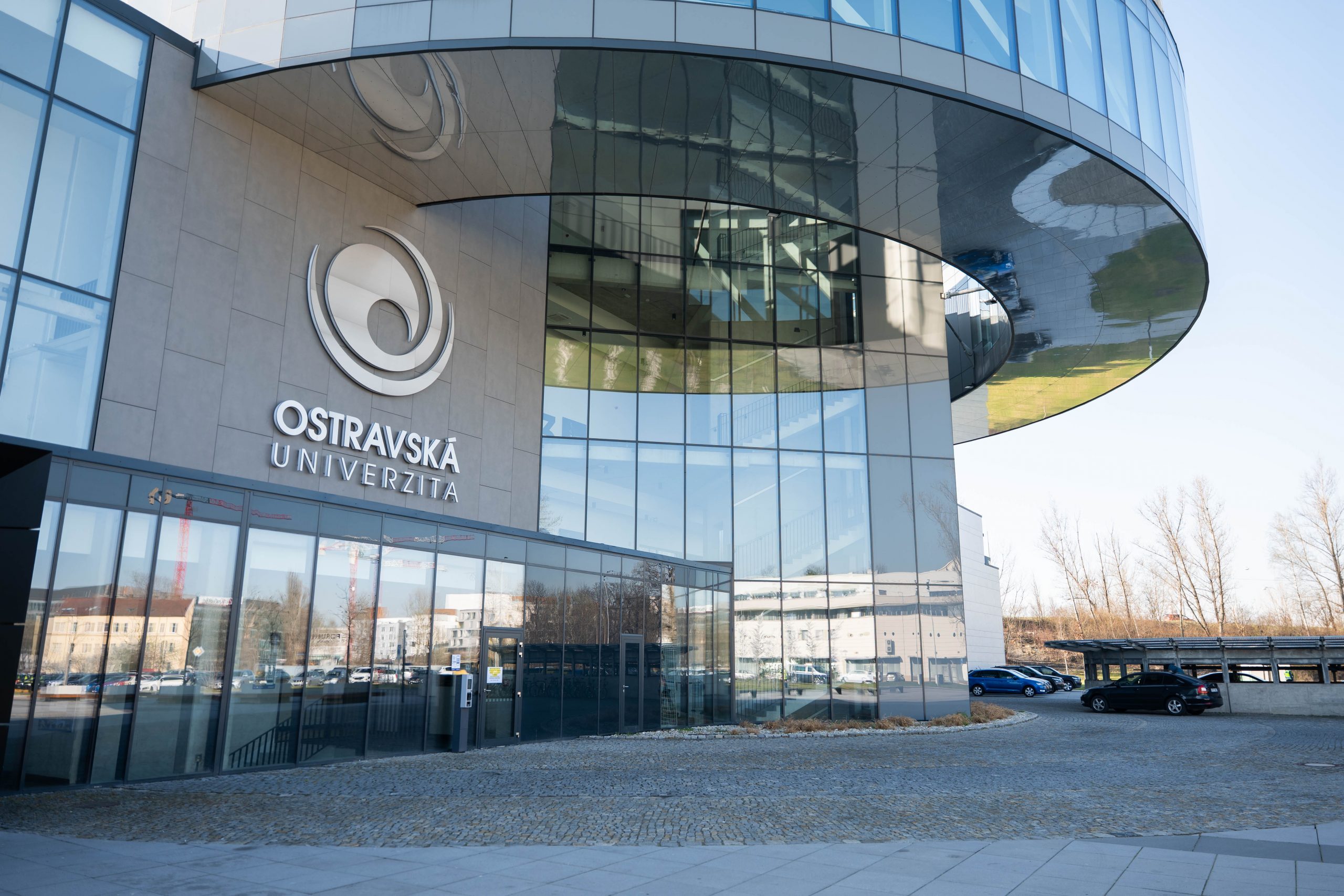 Bezpečnostní cvičení v&nbsp;City Campusu OU simulovalo útok střelce. Studenti si vyzkoušeli krizovou situaci na vlastní kůži