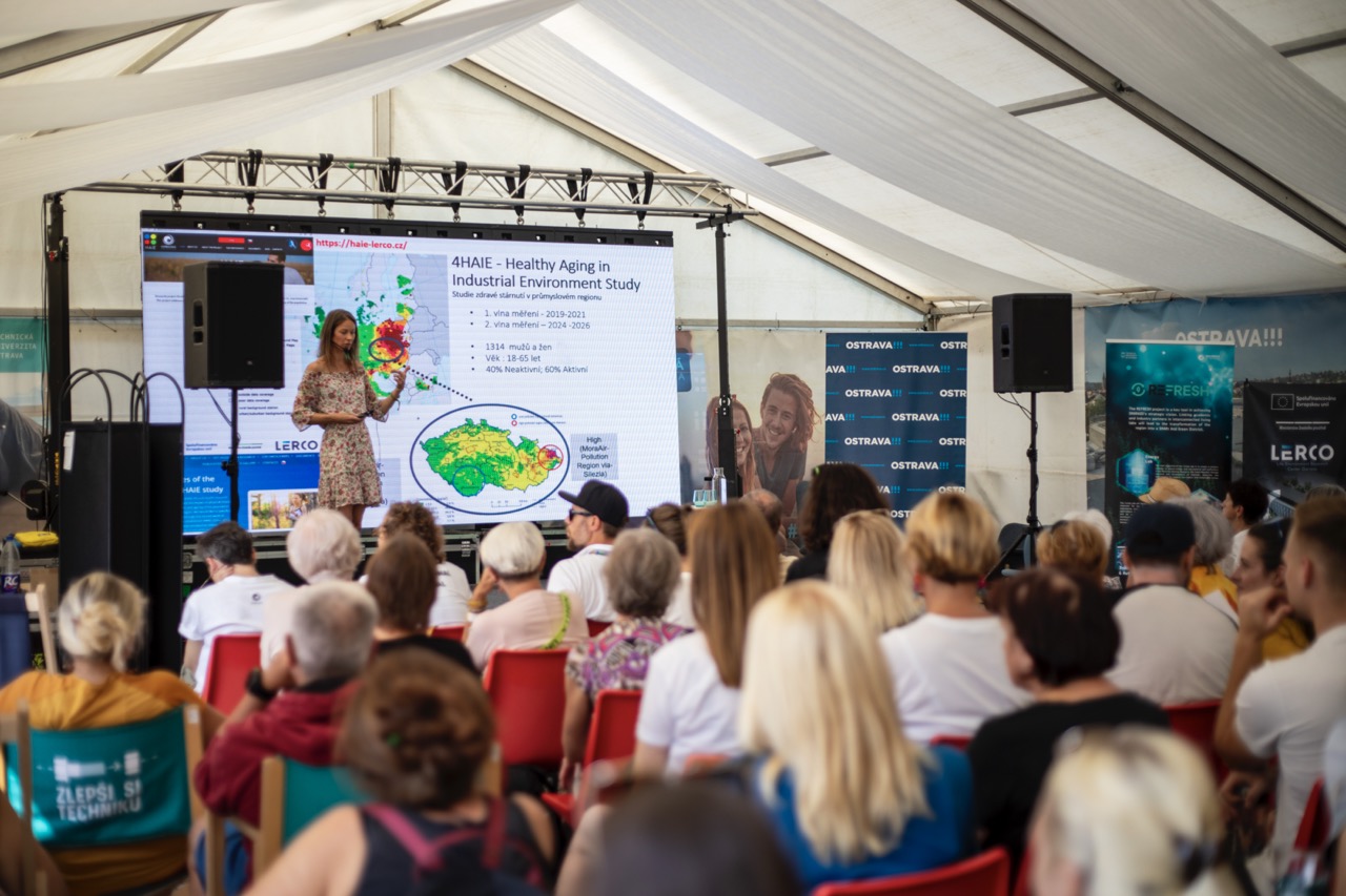 Co zaznělo na besedách a&nbsp;přednáškách Ostravské na Colours of Ostrava 2025?