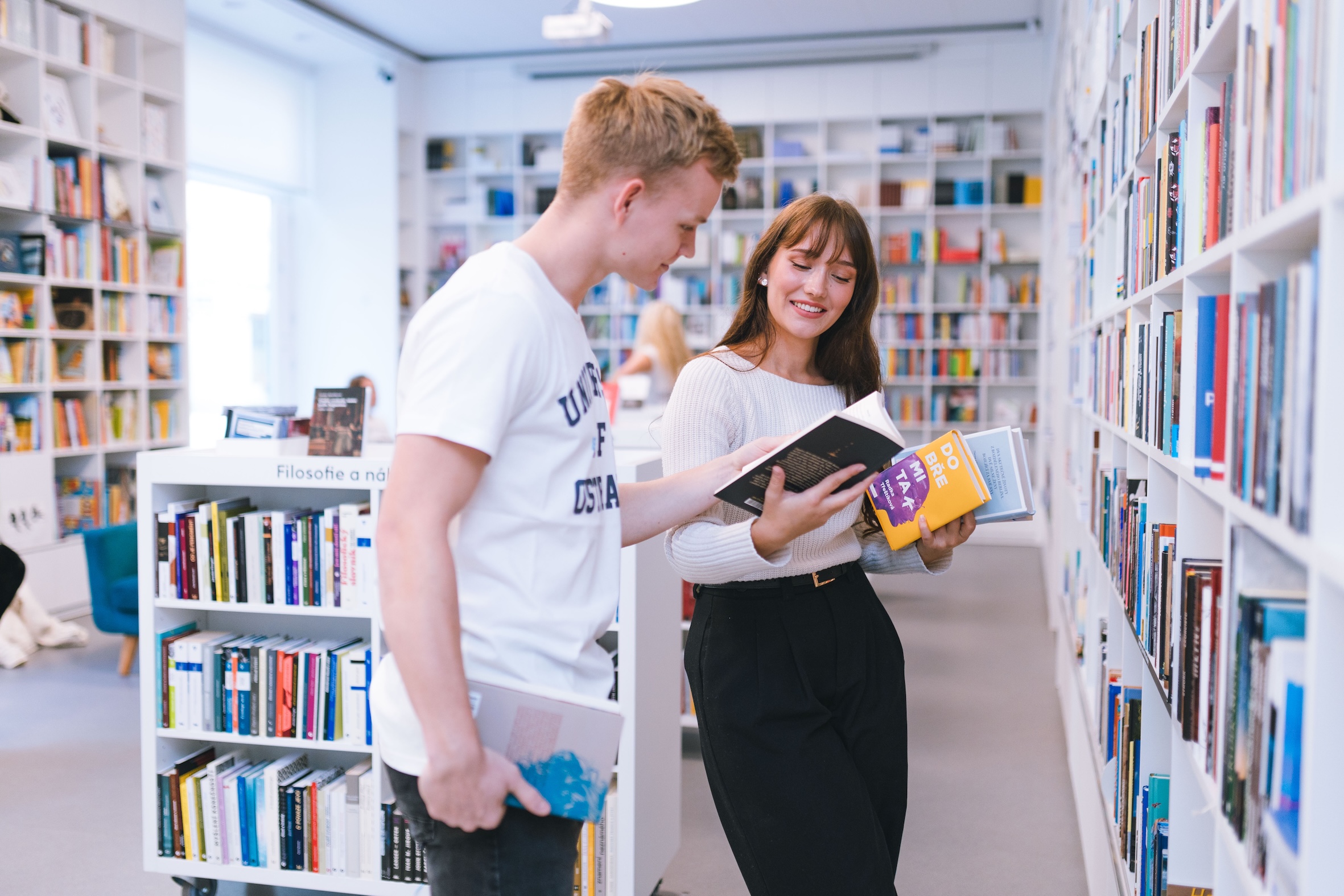 OUshop slaví třetí narozeniny. Zákazníci budou soutěžit o&nbsp;univerzitní merch