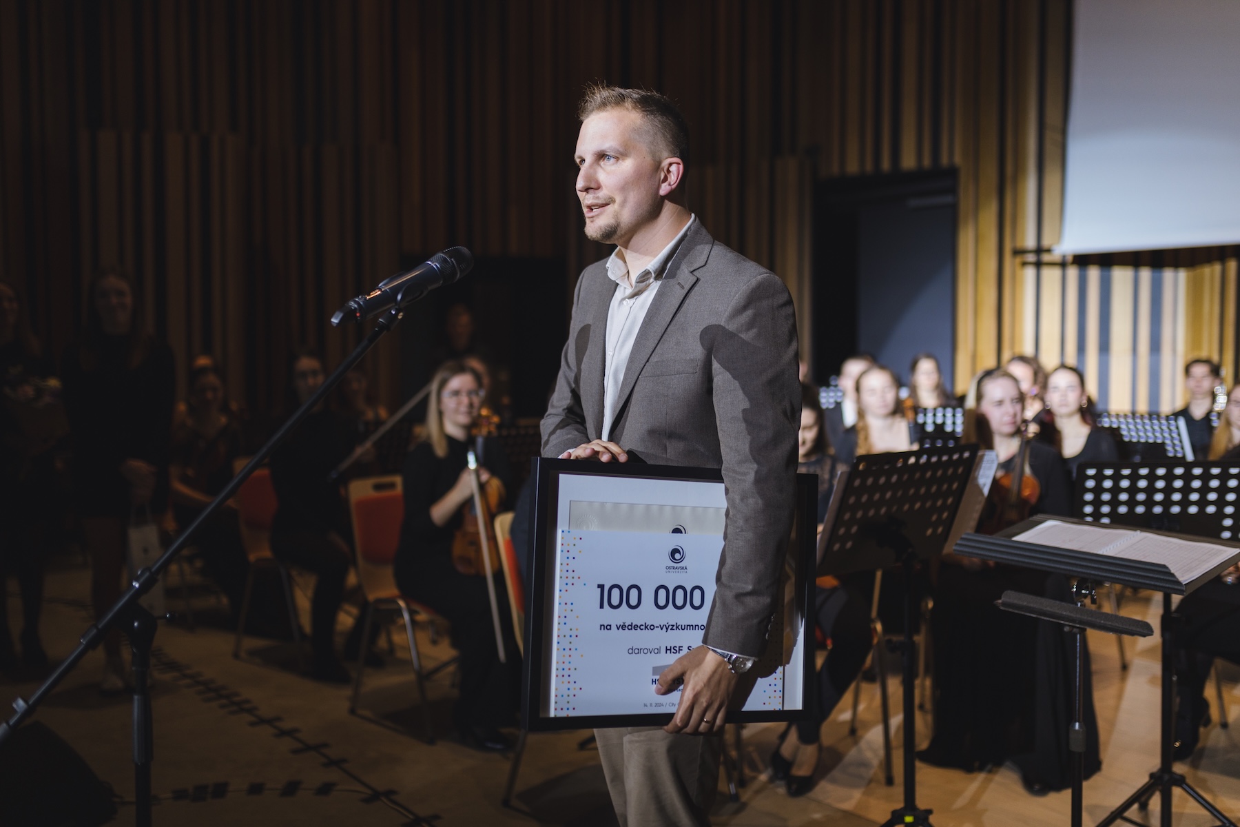 Akademický den se blíží, setkáme se 18.&nbsp;listopadu v&nbsp;Koncertním sále. Nezapomeňte si rezervovat místo