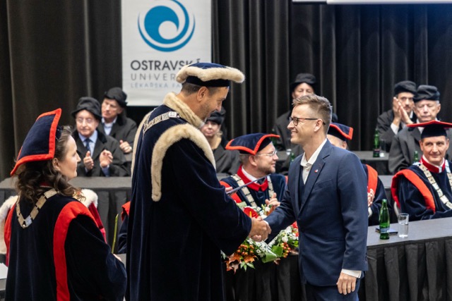 Prestižní české vědecké ocenění putuje i&nbsp;do Ostravy. Docent Tomáš Jelínek byl oceněn Cenou Neuron 2025 pro nadějné vědce v&nbsp;oboru medicíny