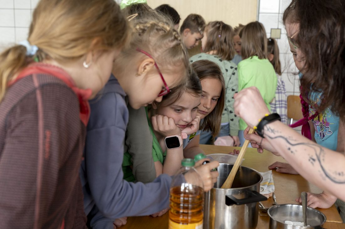 Na prostředí nám záleží: Den Země propojil školu, univerzitu i&nbsp;rodiče