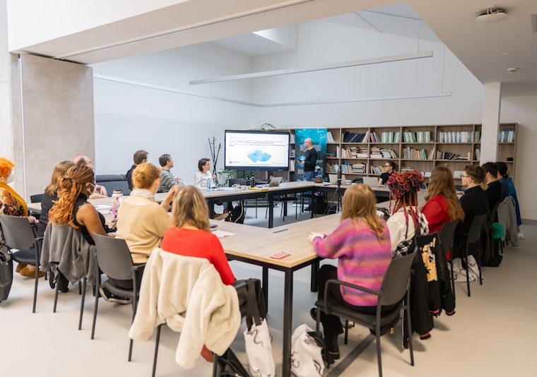Studenti první generace: Potřebují individuální vedení?