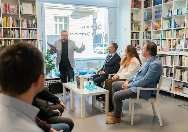Kolektiv autorů vedený docentem Popelkou pokřtil knihu Podnikání v&nbsp;českých zemích