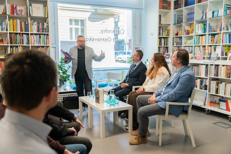 Kolektiv autorů vedený docentem Popelkou pokřtil knihu Podnikání v&nbsp;českých zemích