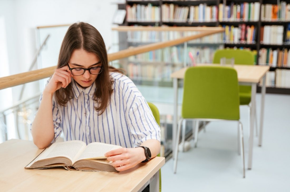 „Humor s&nbsp;tíhou se v&nbsp;ní míhá.“ Básně studentky Anety jsou odrazem jejího světa