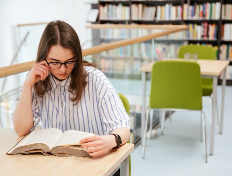 „Humor s&nbsp;tíhou se v&nbsp;ní míhá.“ Básně studentky Anety jsou odrazem jejího světa